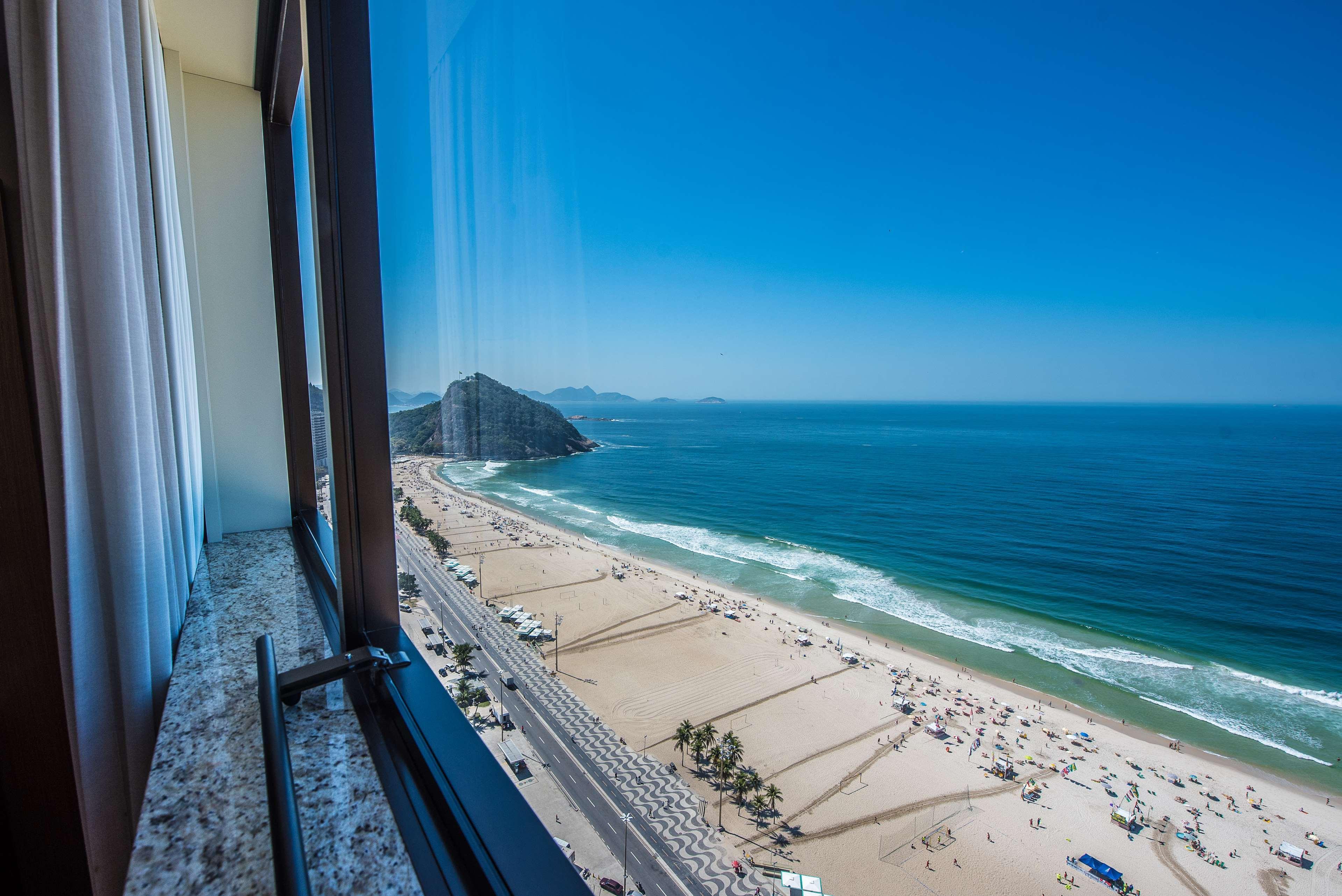Hilton Copacabana Rio De Janeiro Luaran gambar View of the beach from the hotel