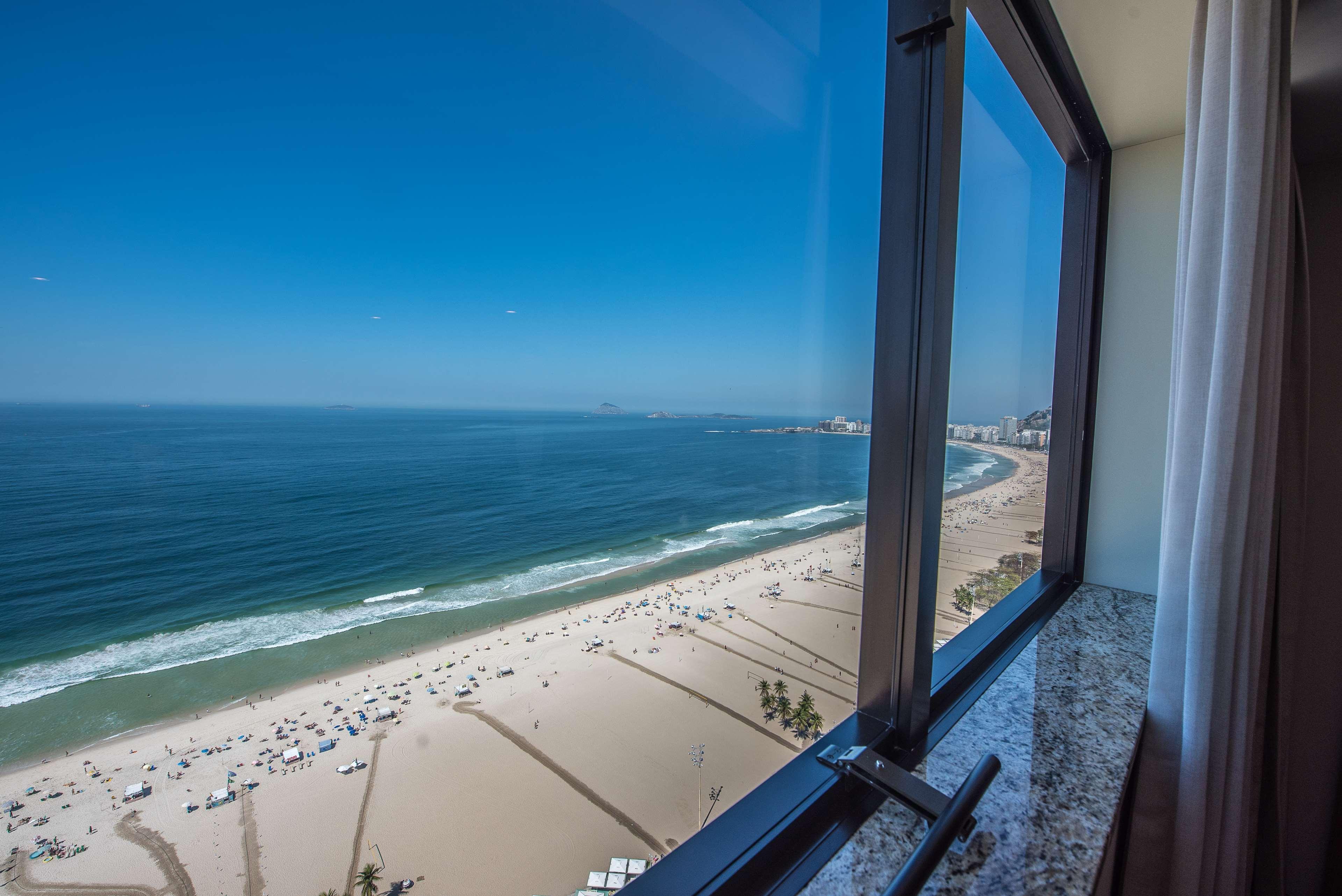 Hilton Copacabana Rio De Janeiro Luaran gambar View of the beach from the hotel