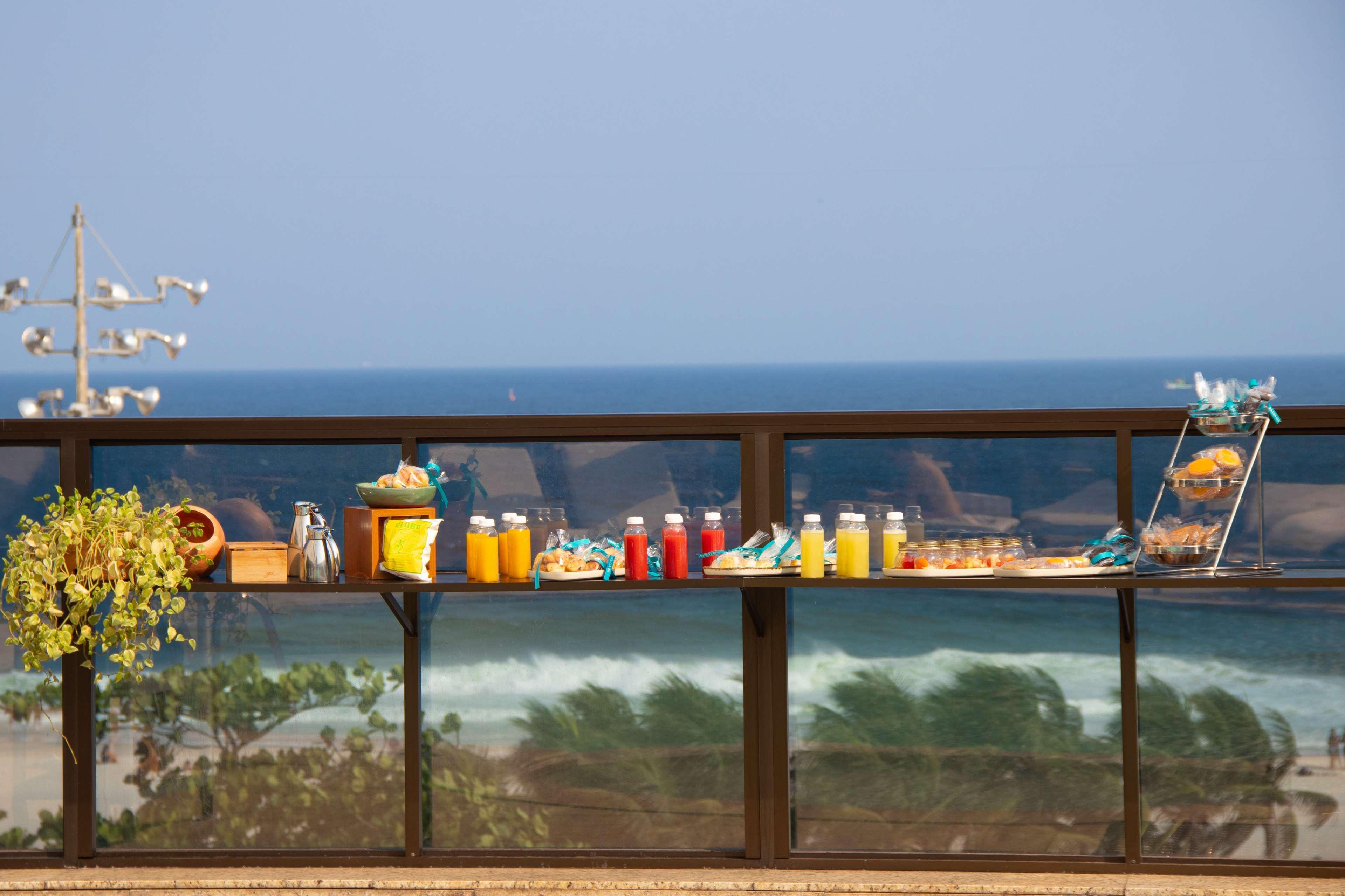 Hilton Copacabana Rio De Janeiro Luaran gambar A view of the sea from the hotel