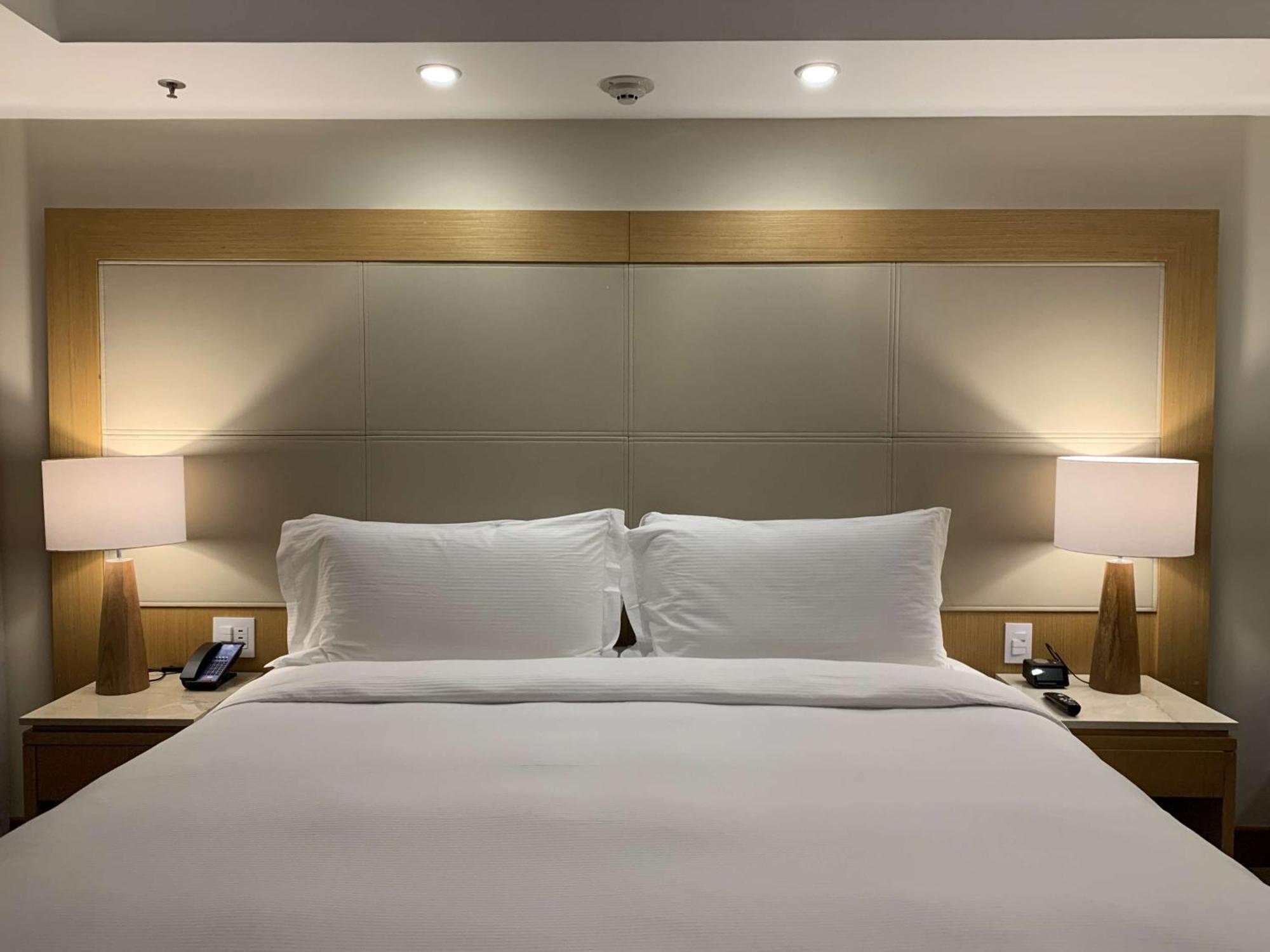 Hilton Copacabana Rio De Janeiro Luaran gambar A bed in a hotel room