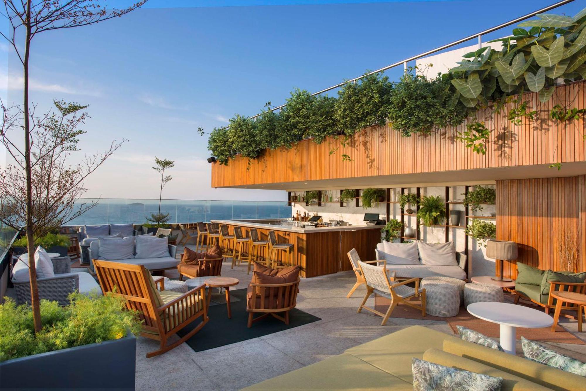 Hilton Copacabana Rio De Janeiro Luaran gambar The rooftop bar at the hotel
