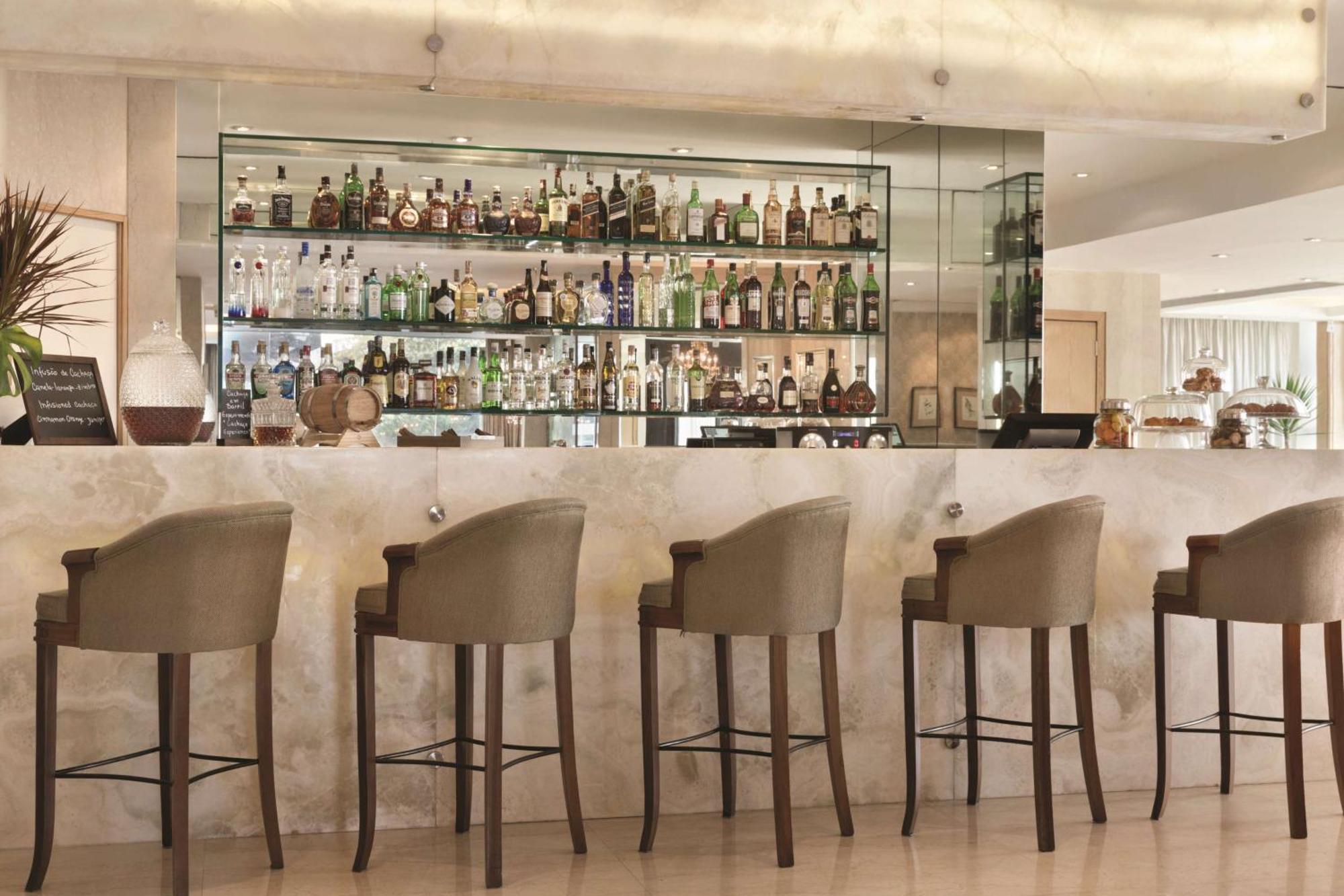 Hilton Copacabana Rio De Janeiro Luaran gambar The bar at the Concourse